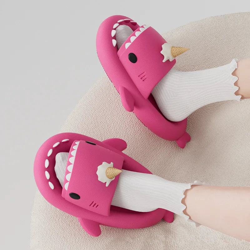 SharkSnaps™ Haaien Slippers combineren met  verwisselbare accessoire