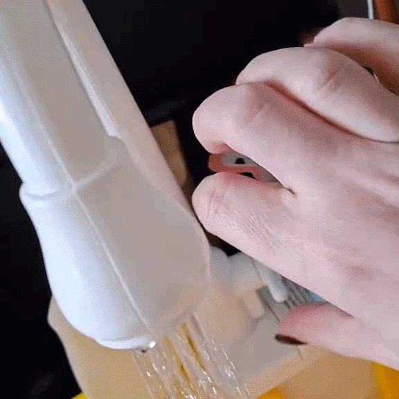 Speel- en spoelbak met kraan die echt water laat stromen